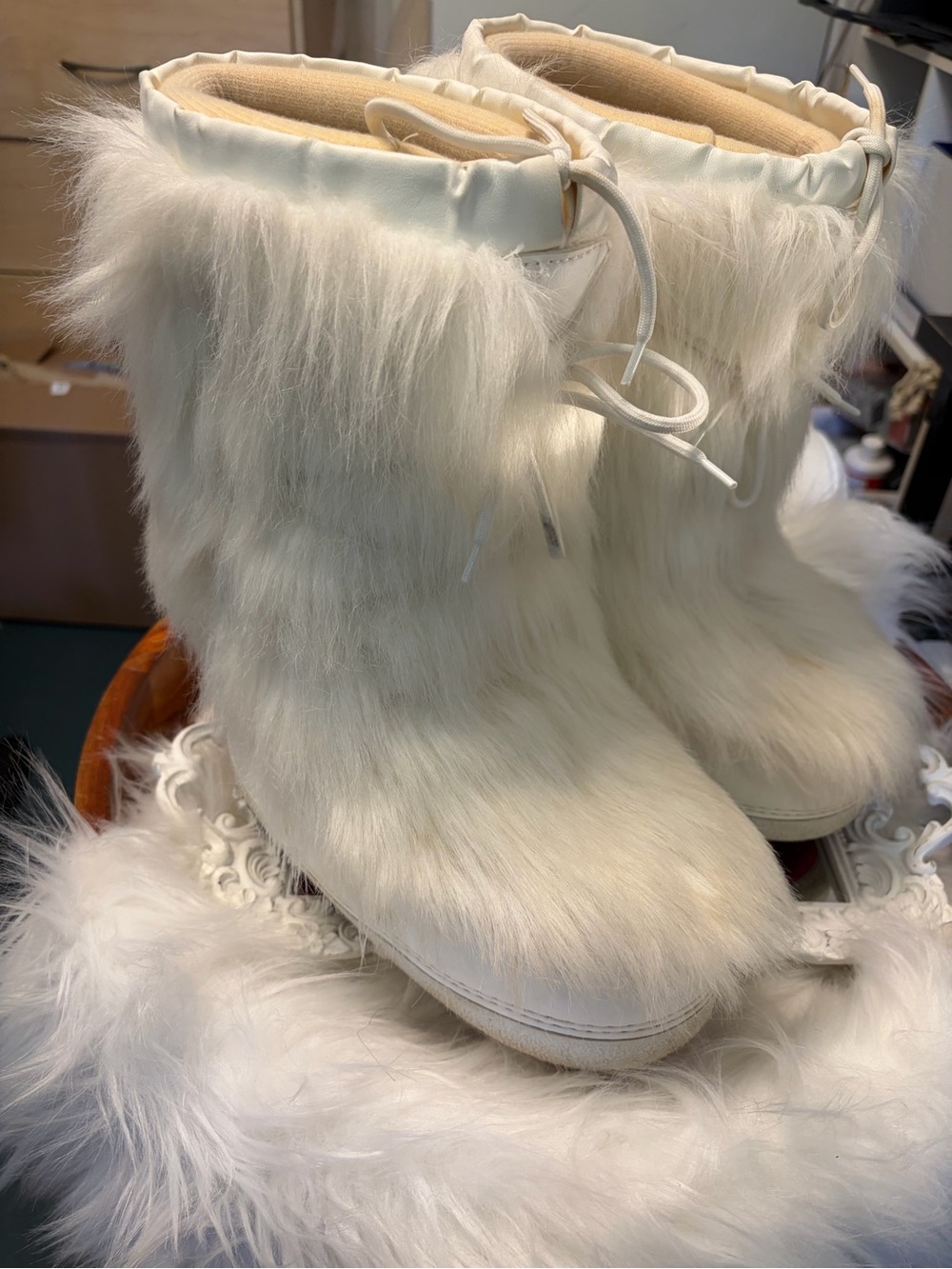 MODES White Faux Fur Women's Winter Boots - Cozy Drawstring Design - Picture 2 of 6